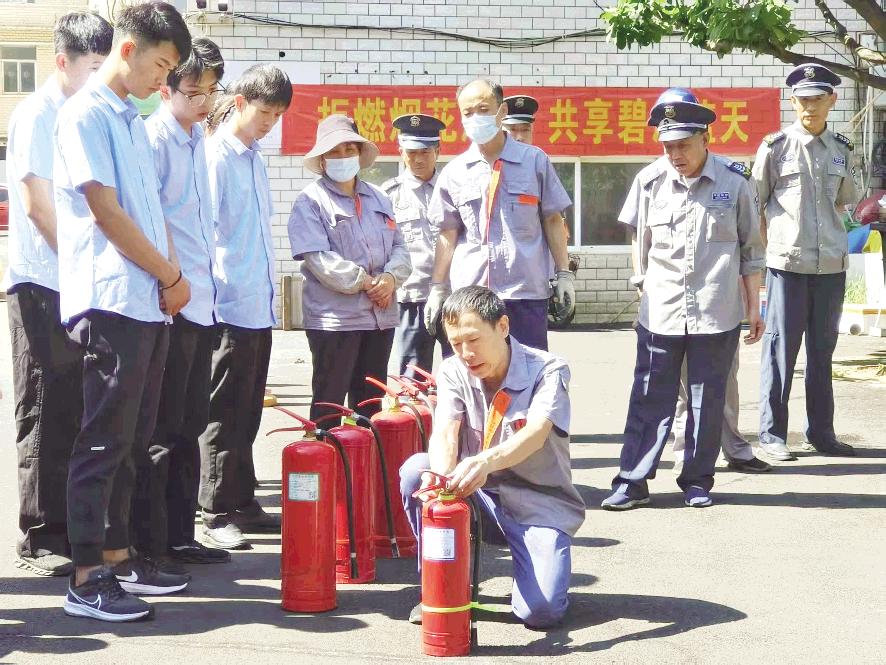 筑牢安全防線 守護(hù)萬(wàn)家平安